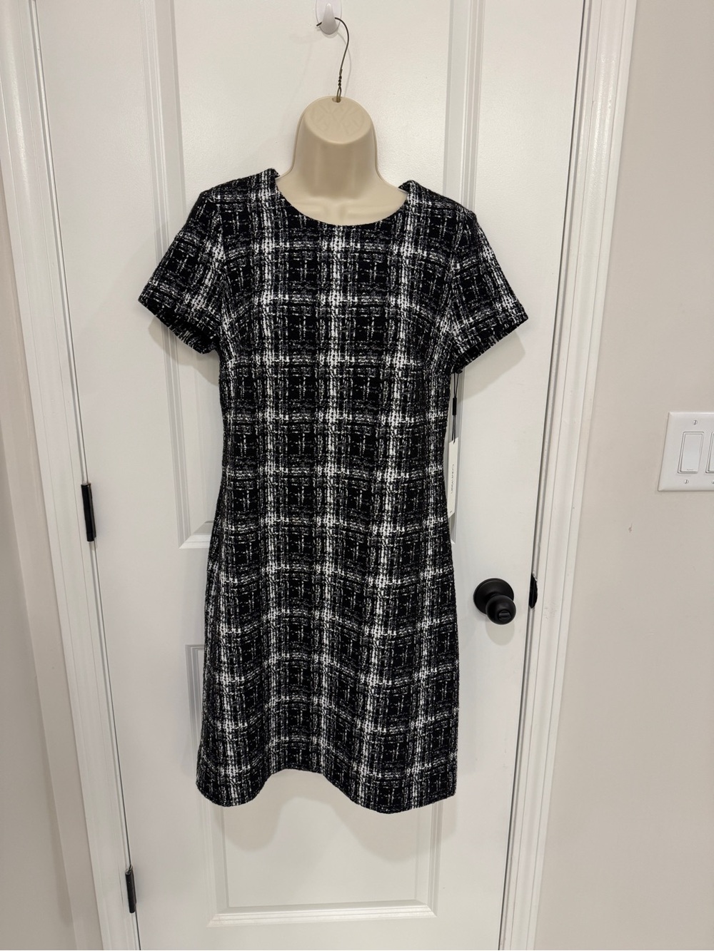 Calvin Klein Black/White Stretch Sheath Dress w/ Short Sleeves | Size 8
